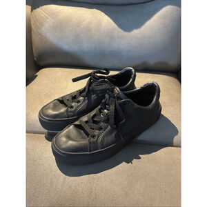 UGG Zilo Shoes Leather Low Top Women’s Size 8 Black EU 39